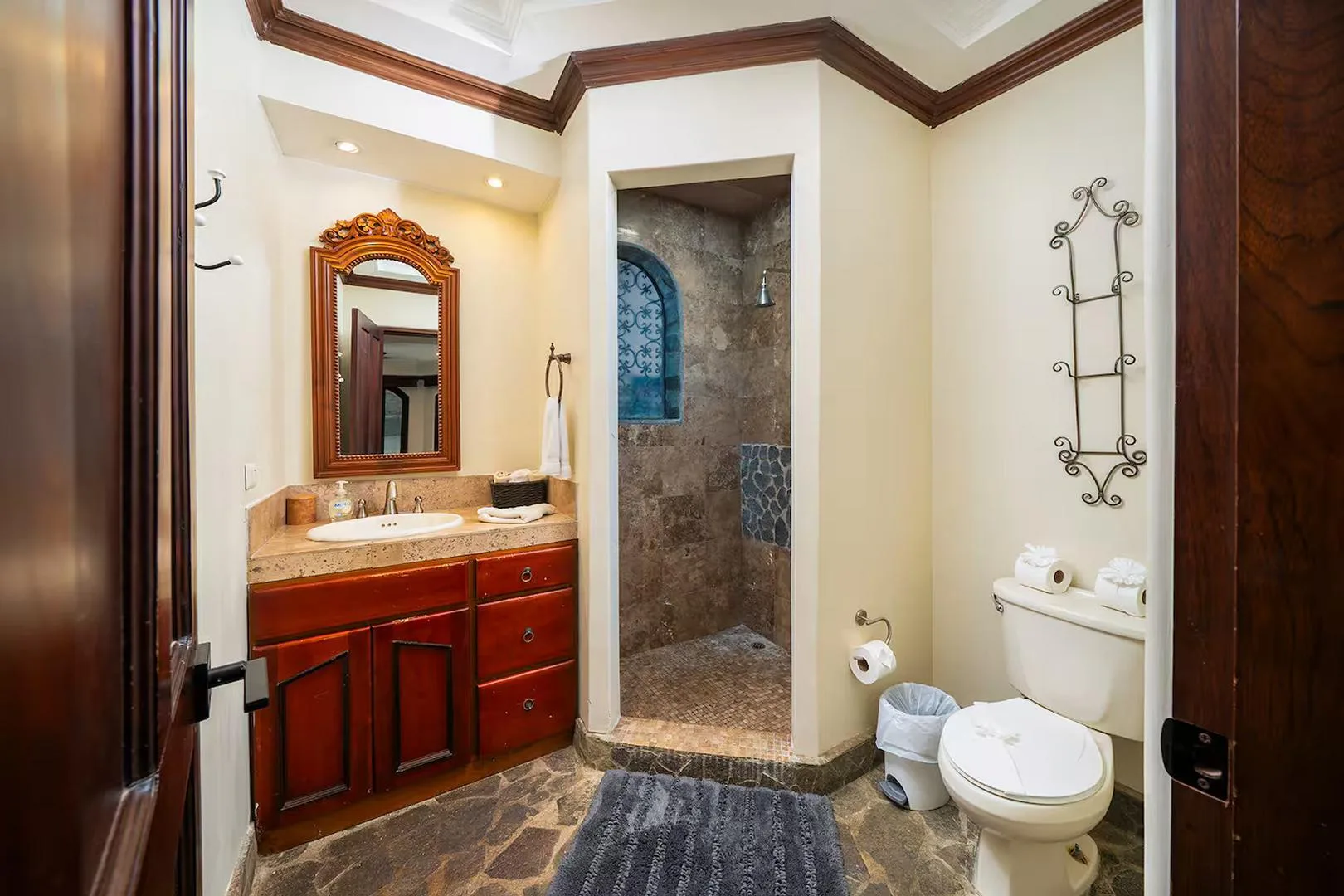 FL-01 — Beachfront Villa with Chef Service
