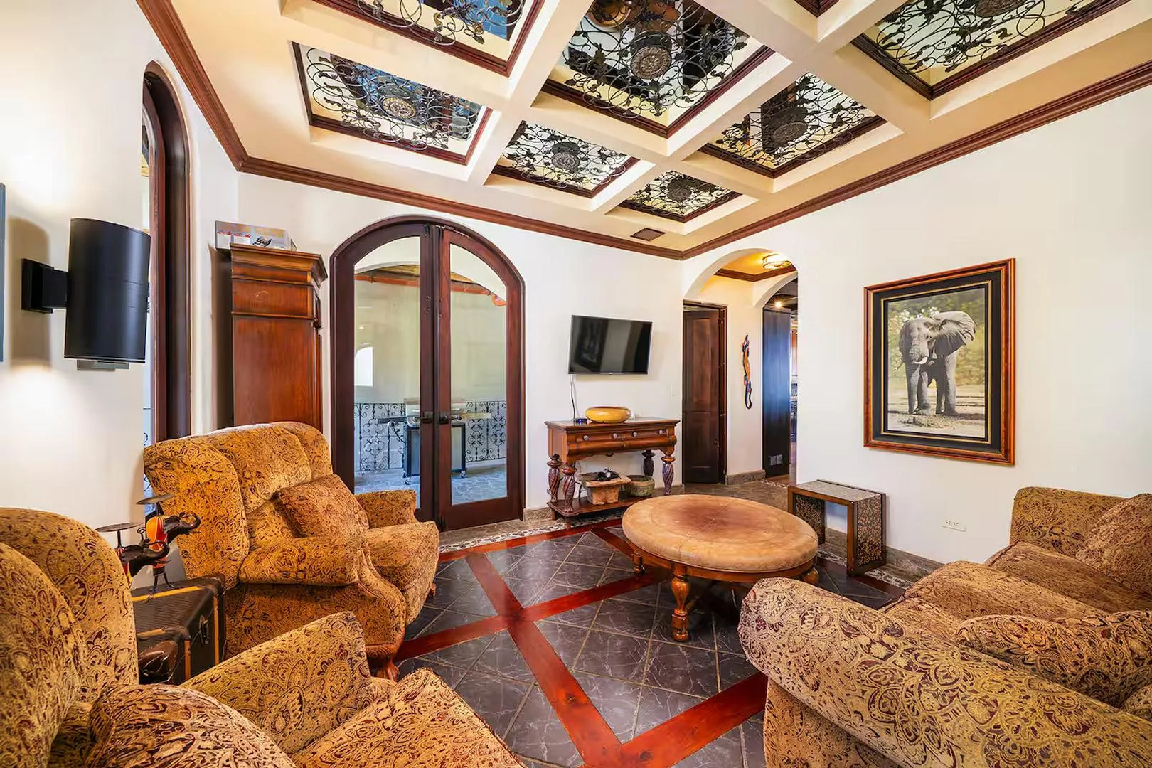 FL-01 — Beachfront Villa with Chef Service