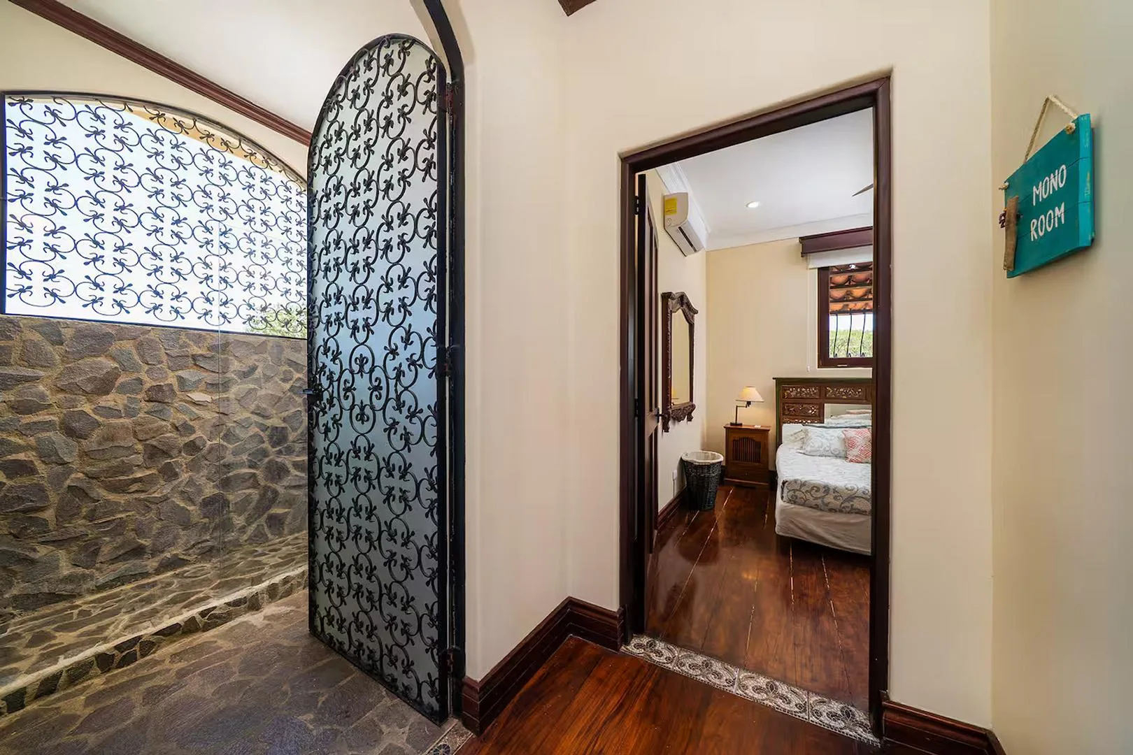 FL-01 — Beachfront Villa with Chef Service