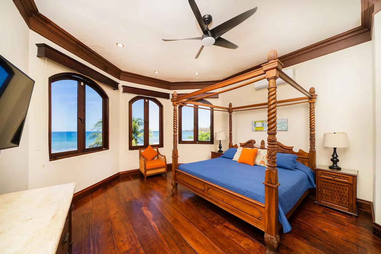 FL-01 — Beachfront Villa with Chef Service