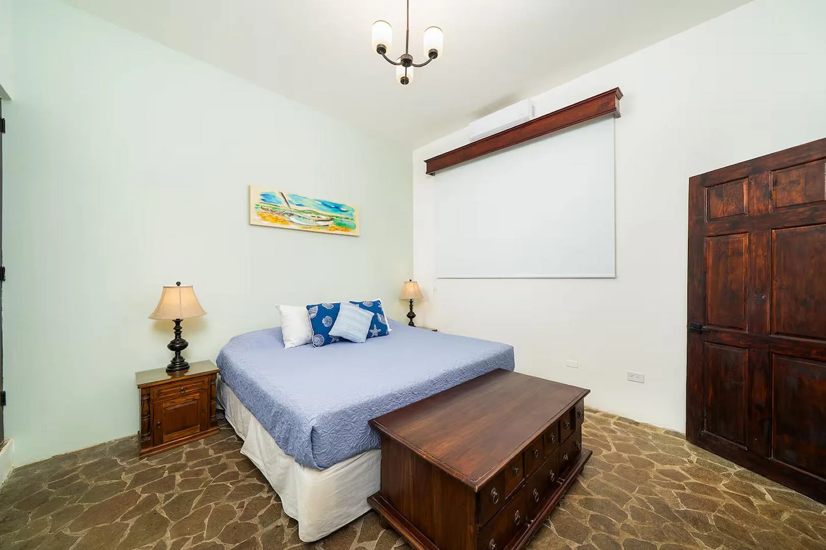 FL-01 — Beachfront Villa with Chef Service