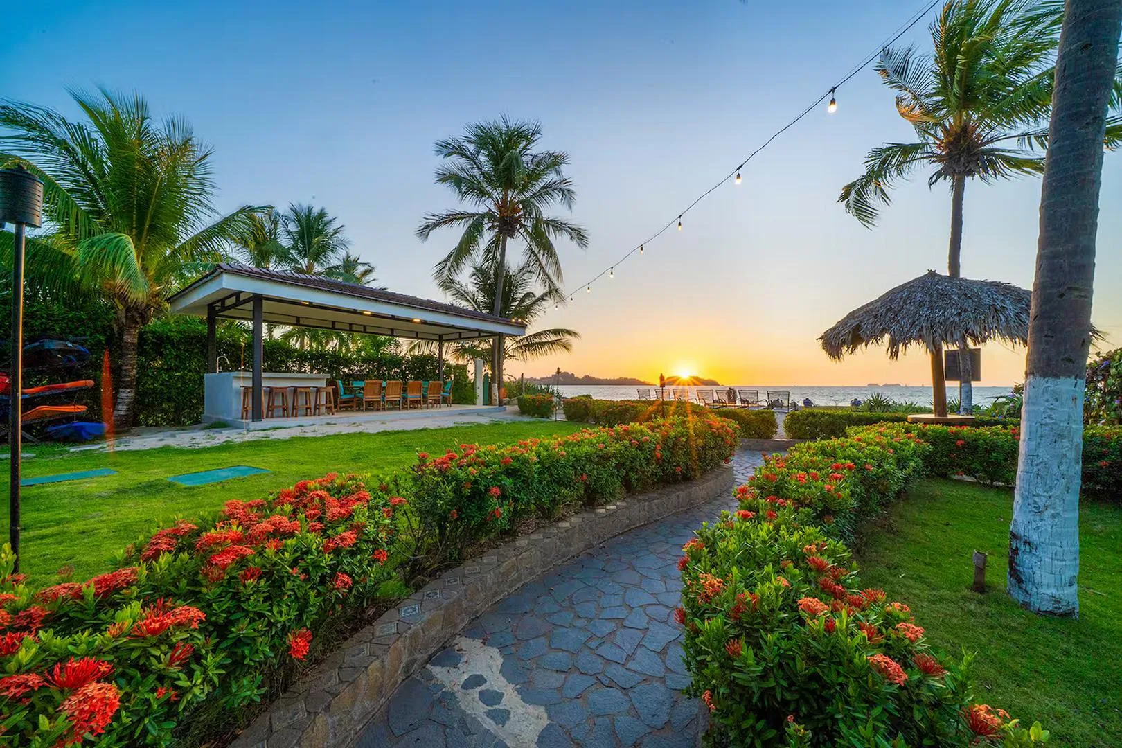 FL-01 — Beachfront Villa with Chef Service