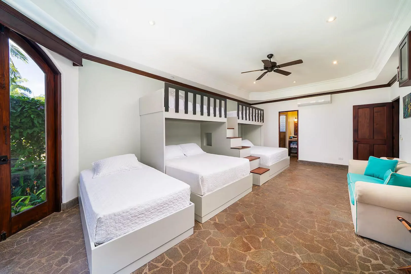 FL-01 — Beachfront Villa with Chef Service