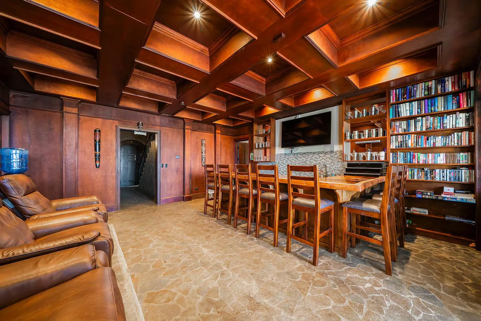 FL-01 — Beachfront Villa with Chef Service