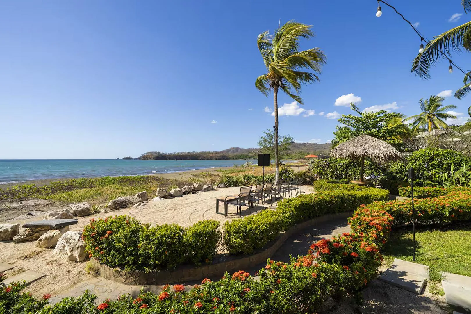 FL-01 — Beachfront Villa with Chef Service