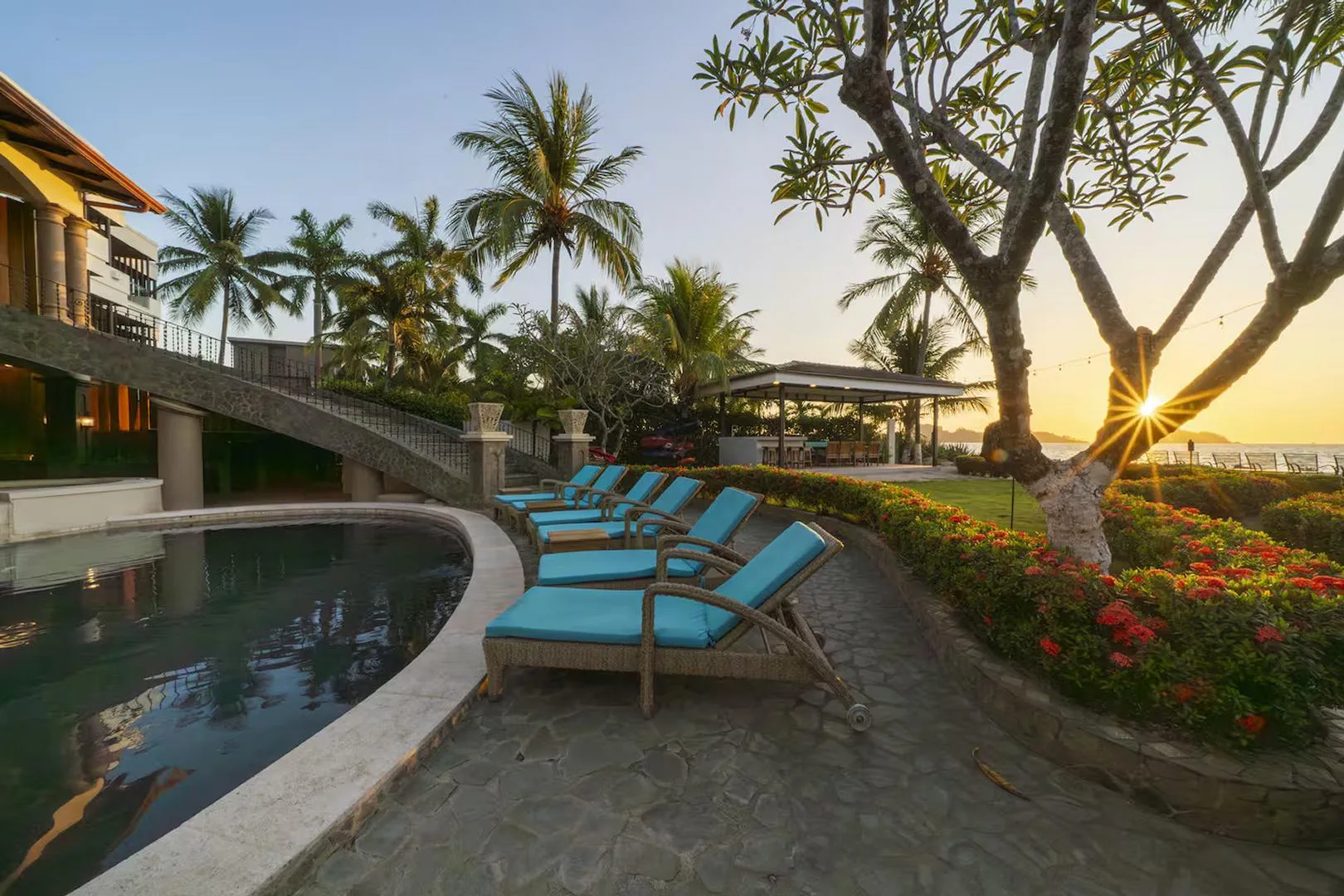 FL-01 — Beachfront Villa with Chef Service