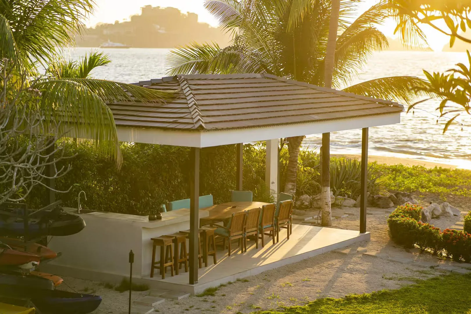 FL-01 — Beachfront Villa with Chef Service