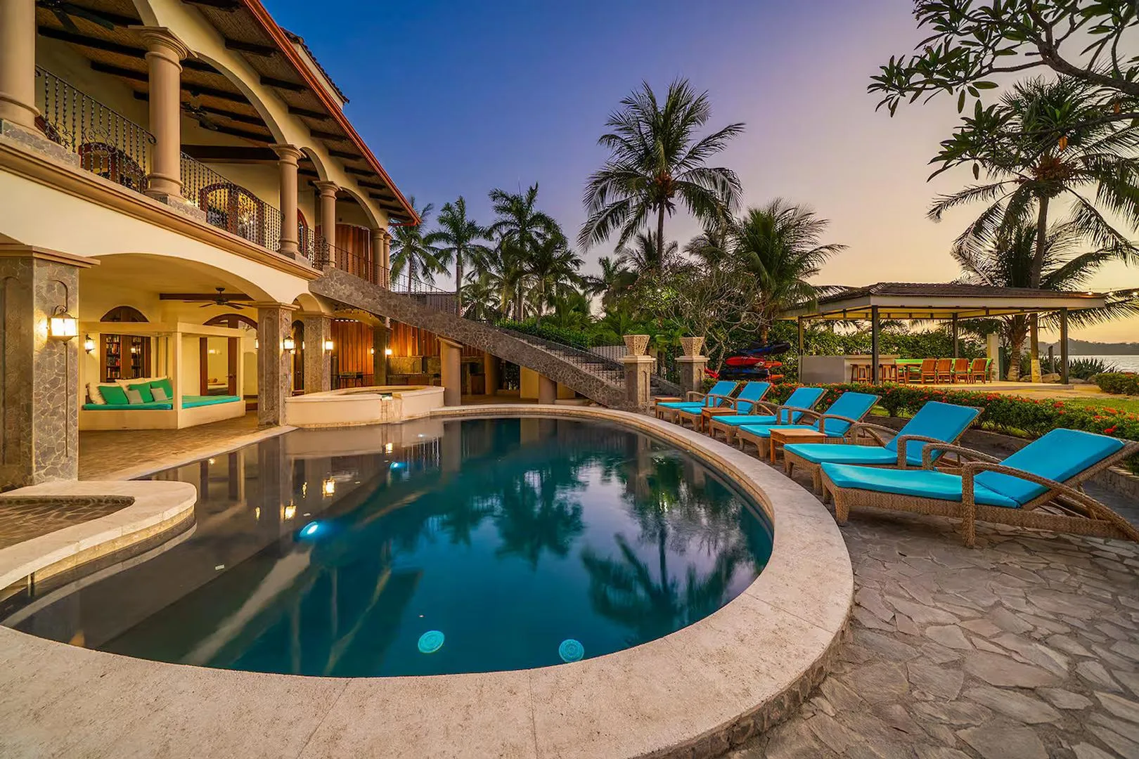 FL-01 — Beachfront Villa with Chef Service