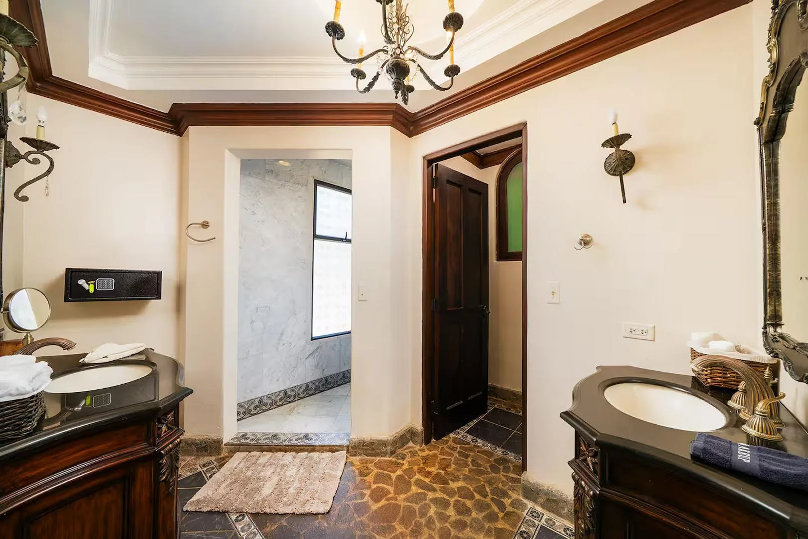FL-01 — Beachfront Villa with Chef Service