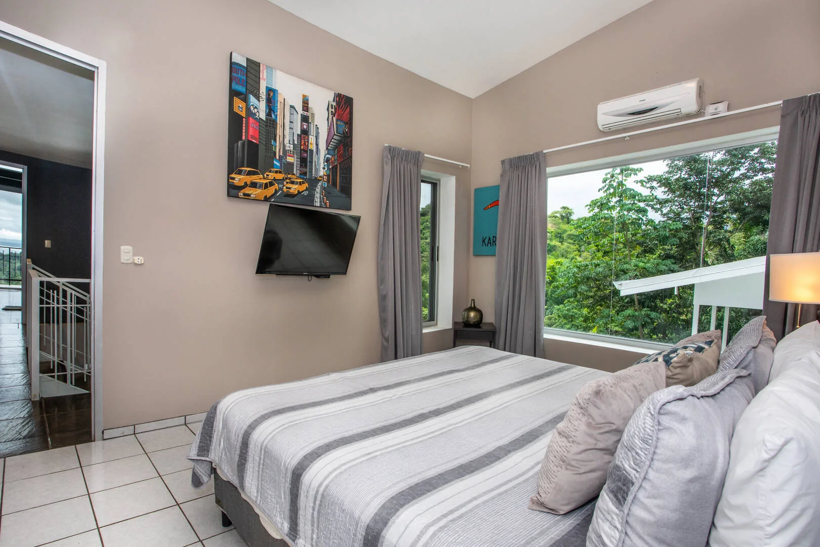 MA-10 — Sunset View Villa in Manuel Antonio with Private Guest House & Pool