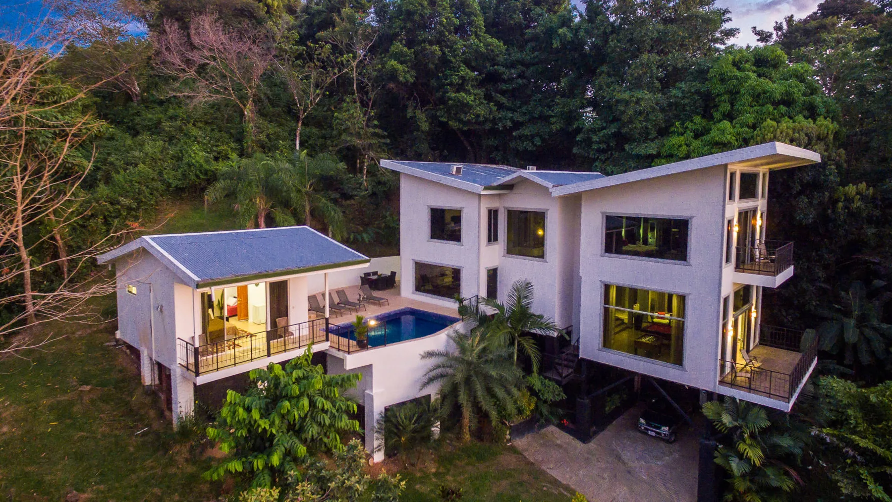 MA-10 — Sunset View Villa in Manuel Antonio with Private Guest House & Pool