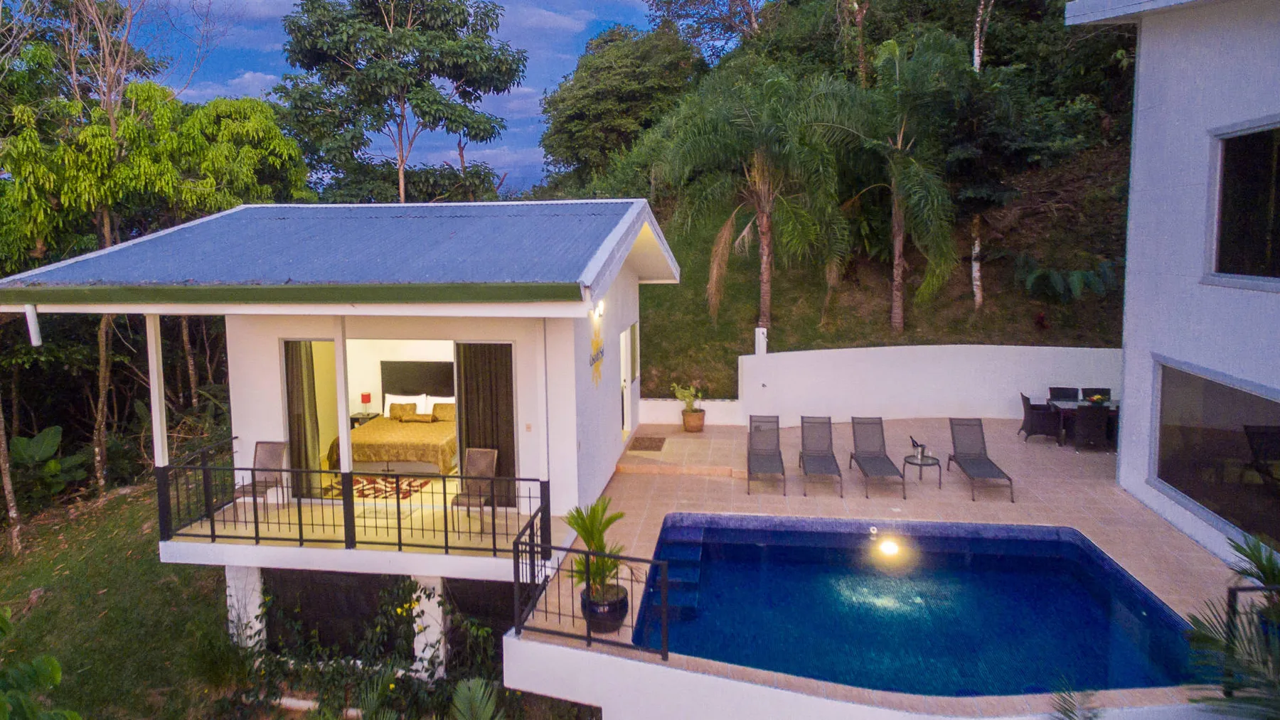MA-10 — Sunset View Villa in Manuel Antonio with Private Guest House & Pool