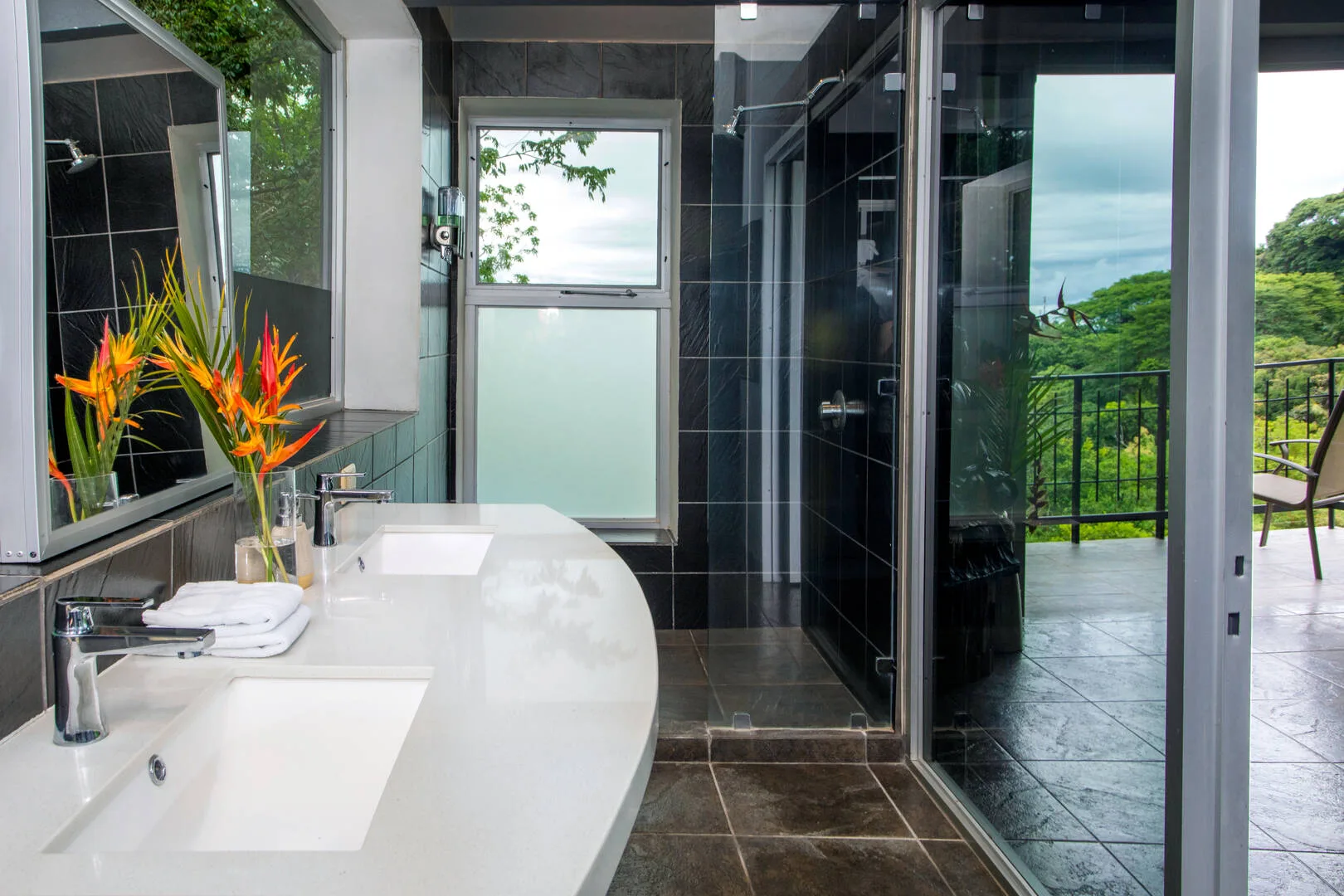 MA-10 — Sunset View Villa in Manuel Antonio with Private Guest House & Pool