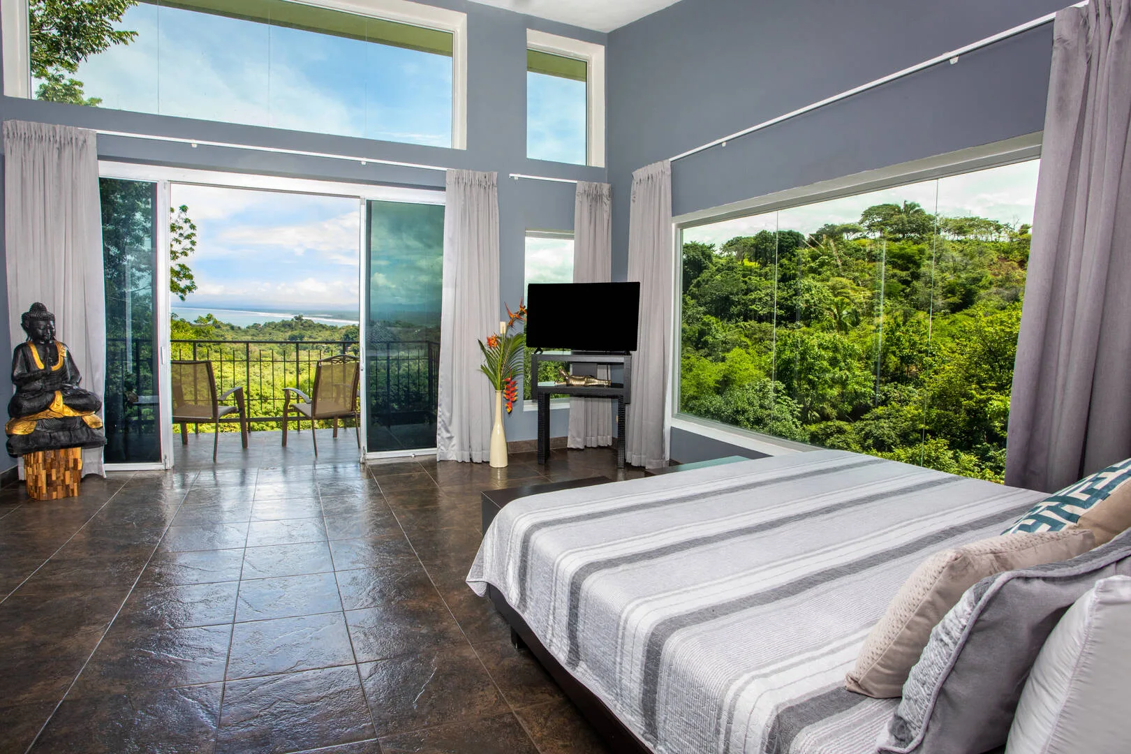 MA-10 — Sunset View Villa in Manuel Antonio with Private Guest House & Pool