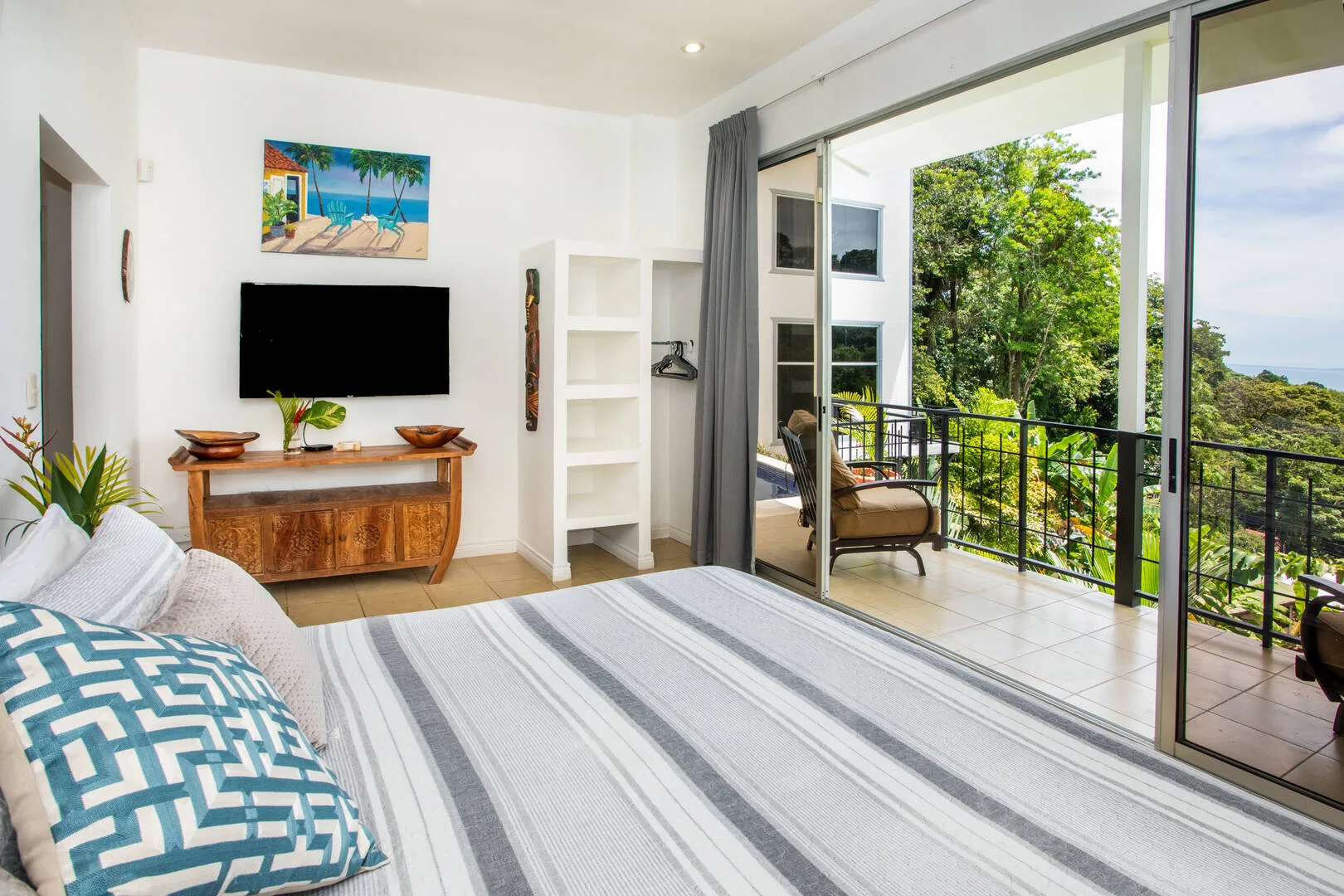 MA-10 — Sunset View Villa in Manuel Antonio with Private Guest House & Pool