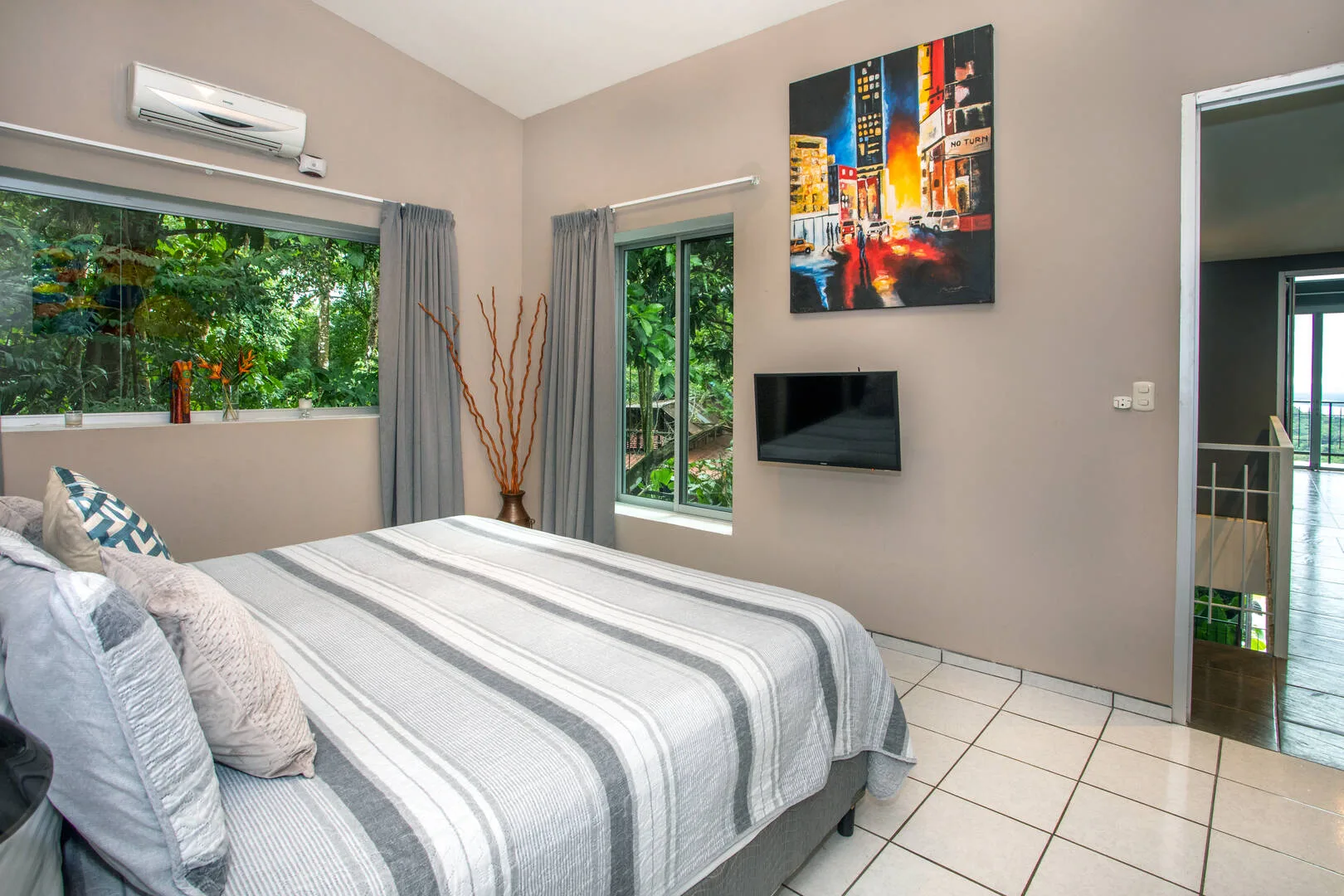 MA-10 — Sunset View Villa in Manuel Antonio with Private Guest House & Pool