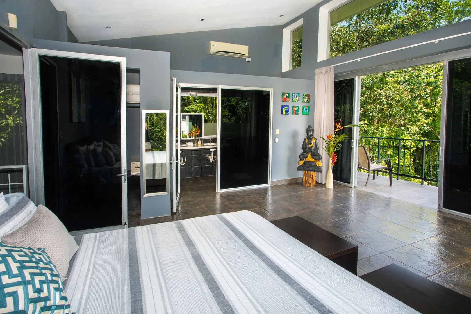 MA-10 — Sunset View Villa in Manuel Antonio with Private Guest House & Pool