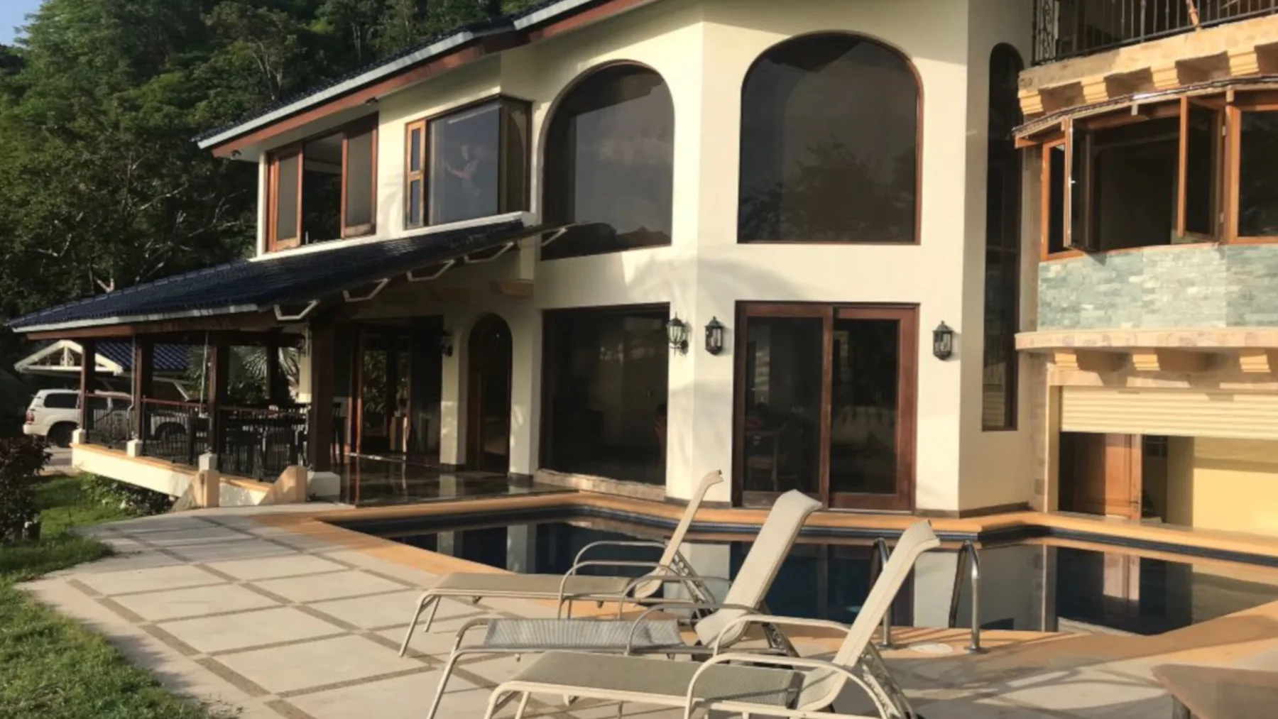FL-04 — Flamingo Beach Home for a Vacation Villa