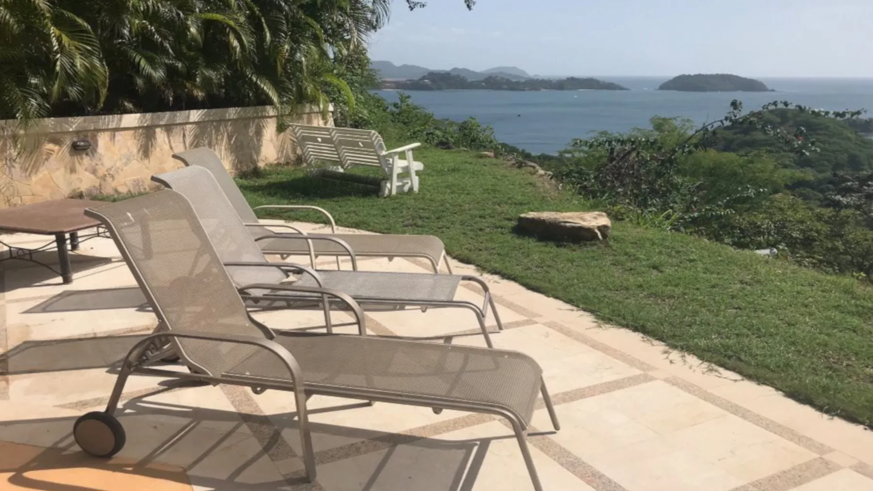 FL-04 — Flamingo Beach Home for a Vacation Villa