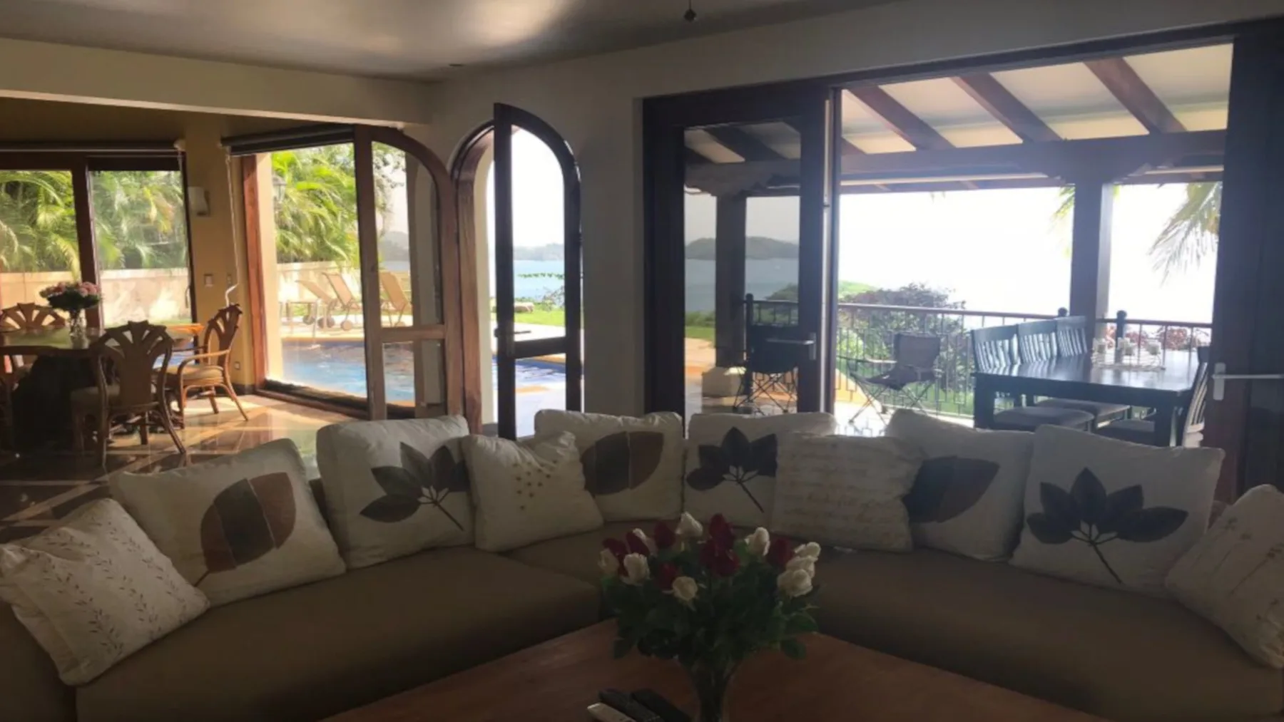 FL-04 — Flamingo Beach Home for a Vacation Villa