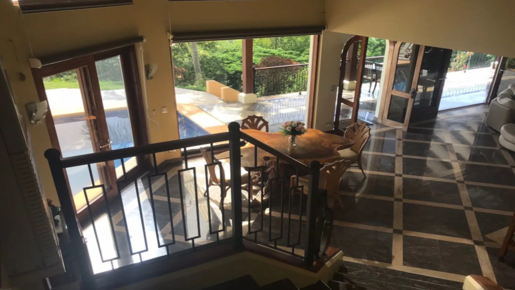 FL-04 — Flamingo Beach Home for a Vacation Villa