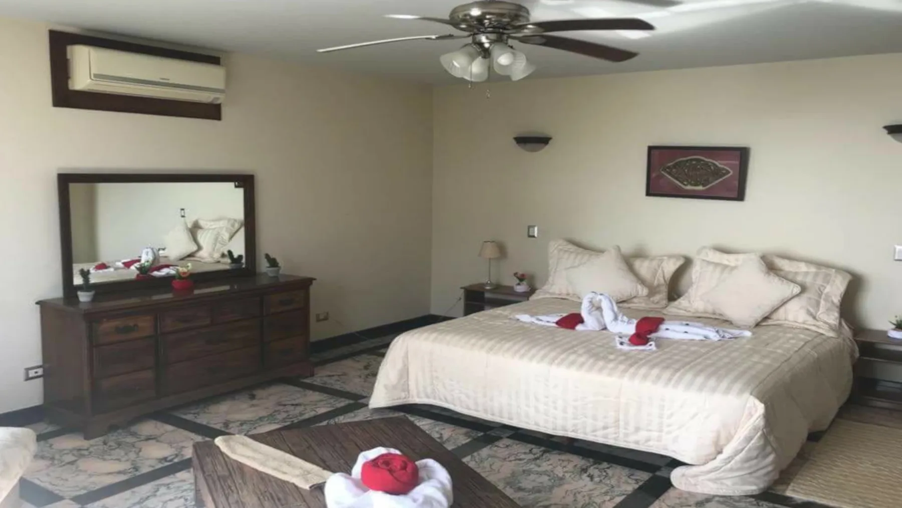 FL-04 — Flamingo Beach Home for a Vacation Villa