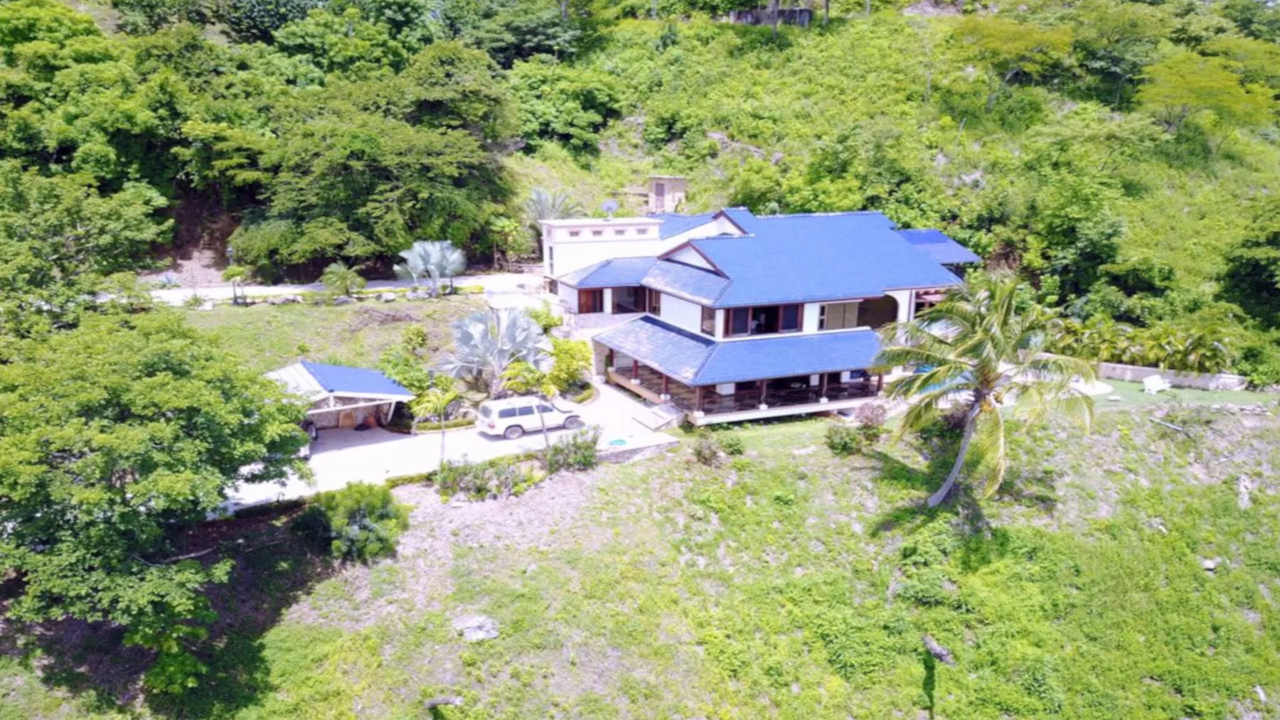 FL-04 — Flamingo Beach Home for a Vacation Villa
