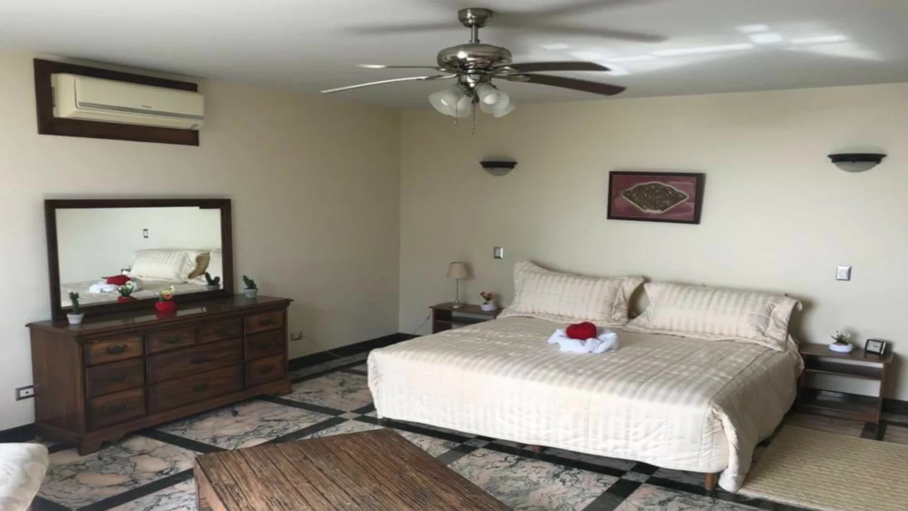 FL-04 — Flamingo Beach Home for a Vacation Villa