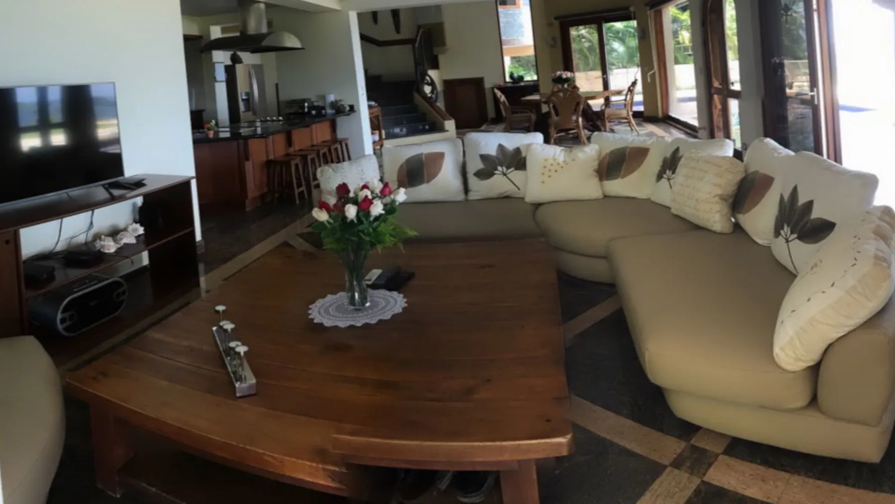 FL-04 — Flamingo Beach Home for a Vacation Villa