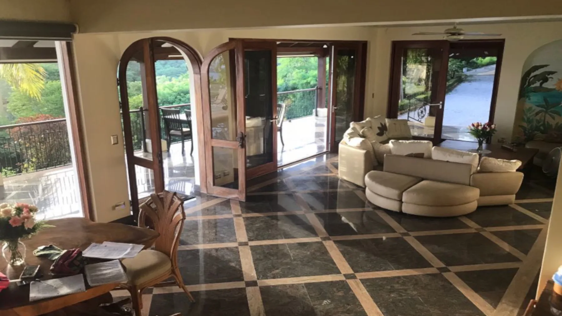 FL-04 — Flamingo Beach Home for a Vacation Villa