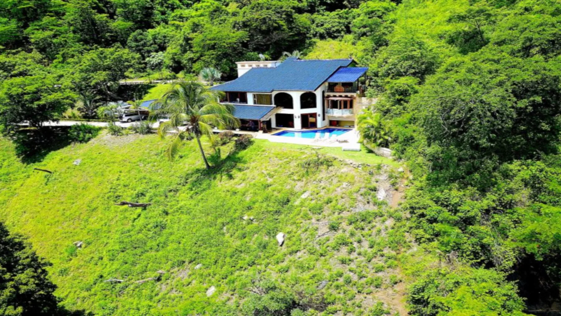 FL-04 — Flamingo Beach Home for a Vacation Villa