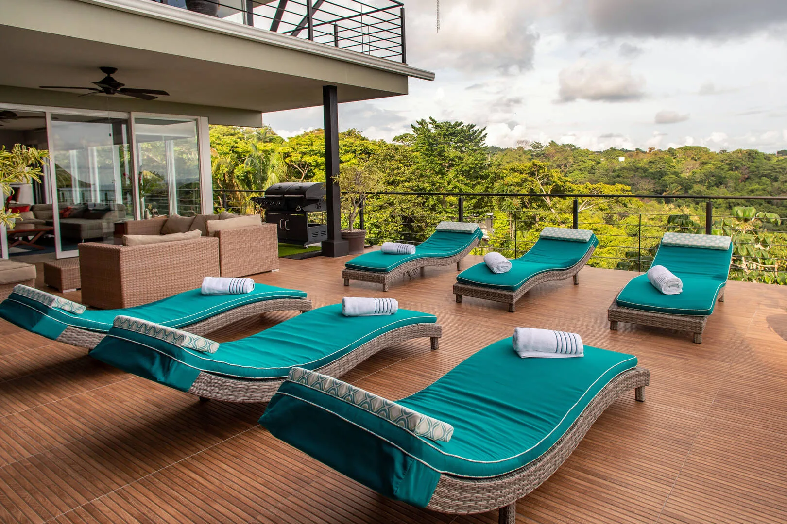MA-25 — Ocean View Family Villa