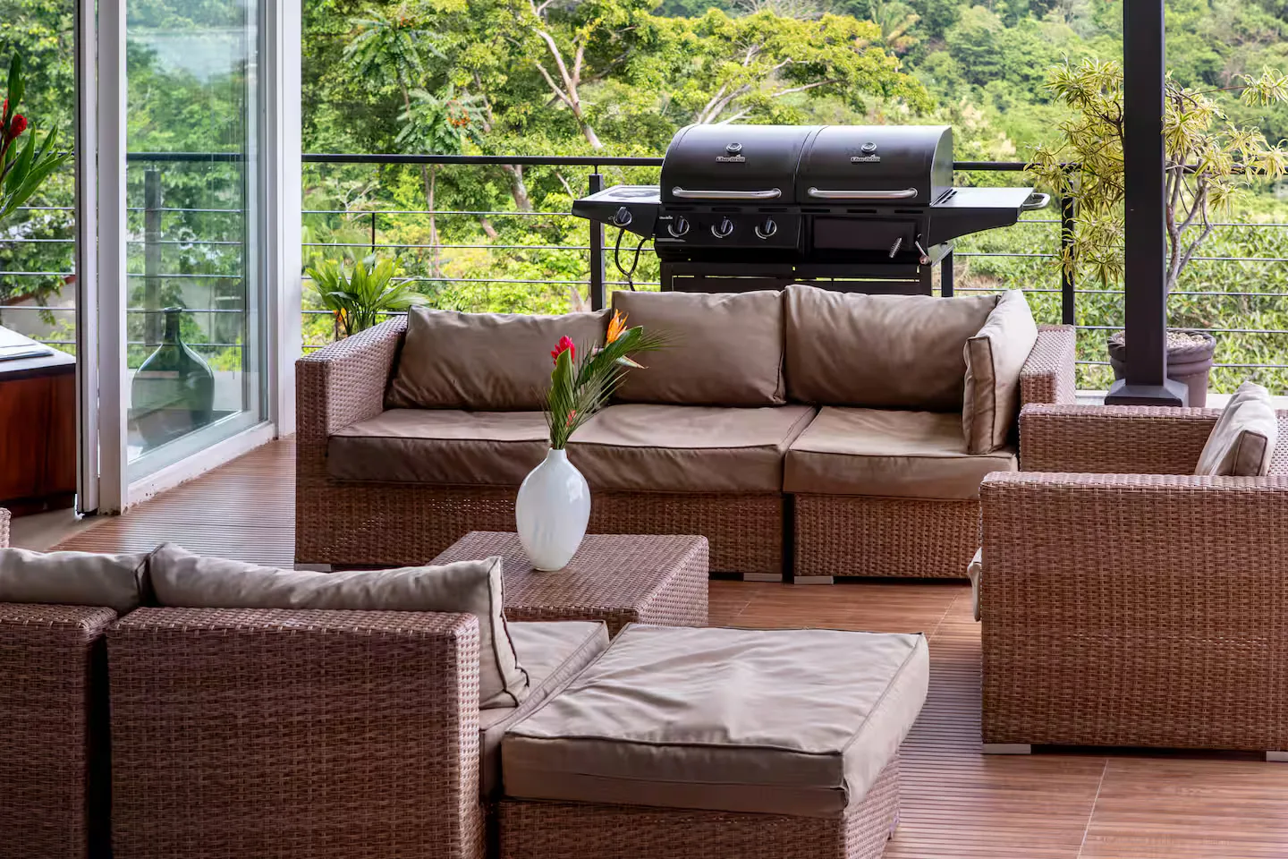 MA-25 — Ocean View Family Villa