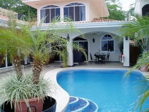 FL-41 — Playa Potrero Beachfront Home With Pool