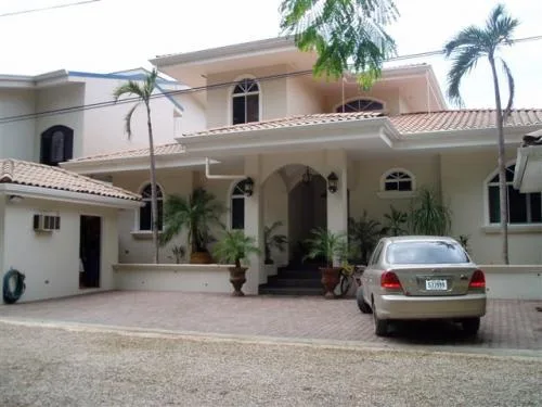 FL-41 — Playa Potrero Beachfront Home With Pool