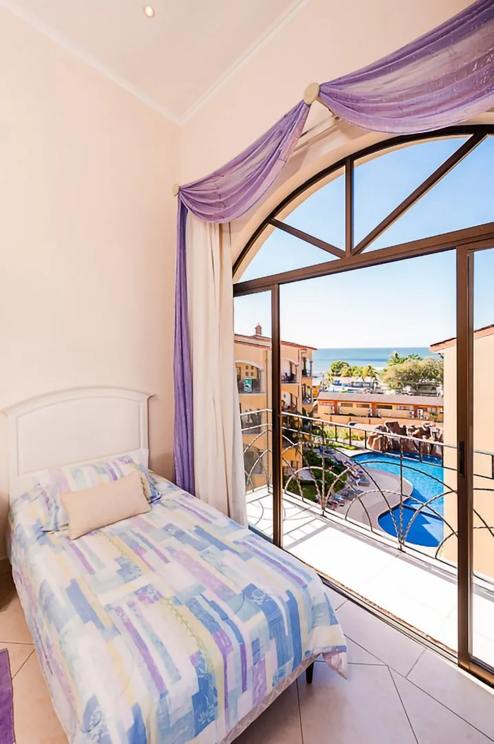 TA-05 — Tamarindo Penthouse Villa