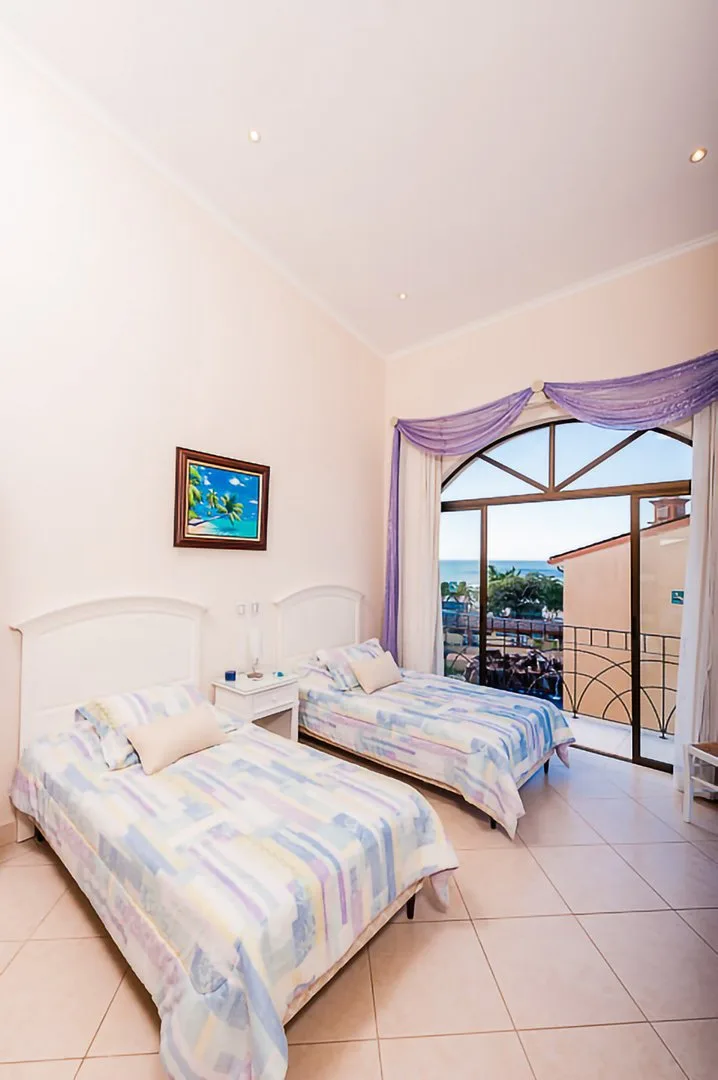 TA-05 — Tamarindo Penthouse Villa