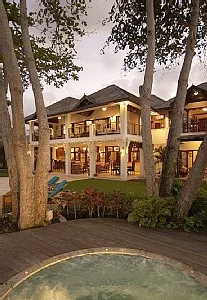 OR-01 — Ocho Rios Beachfront Villa