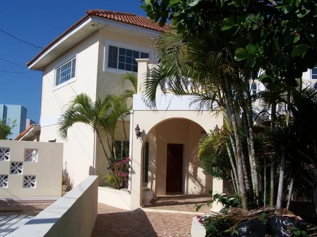 BH-06 — Bahamas Villa Rental in Nassau