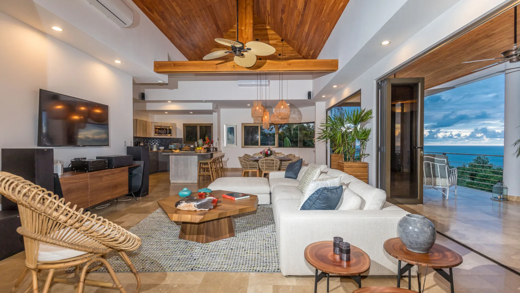 MA-21 — Costa Rica Family Vacation Luxury Villa in Manuel Antonio