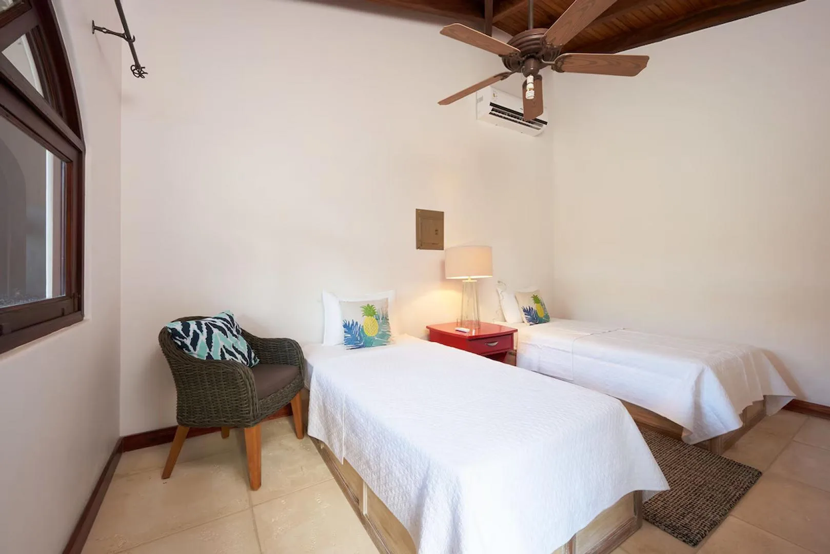 TA-31 — Beach House by Playa Langosta