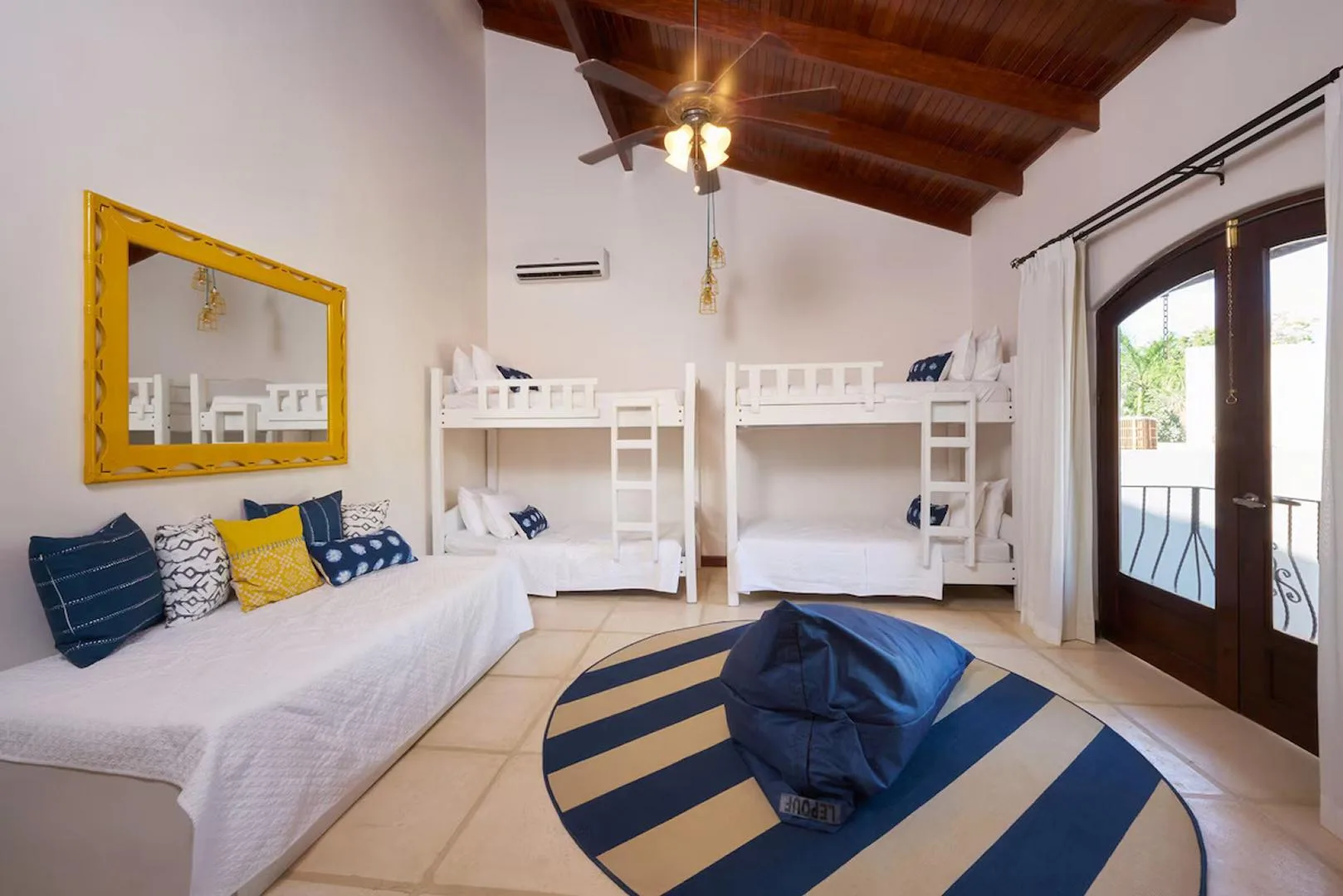 TA-31 — Beach House by Playa Langosta