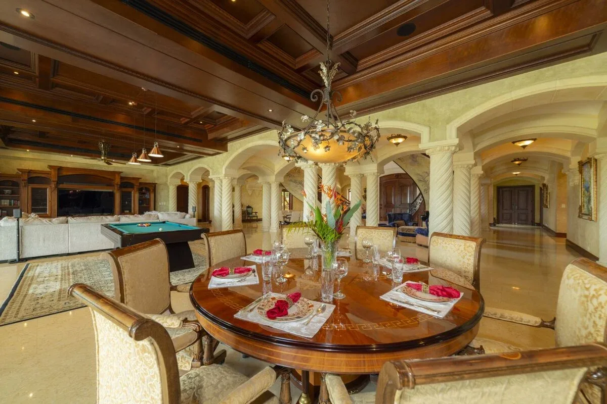 JA-44 — 10-Bedroom Villa in Los Sueños