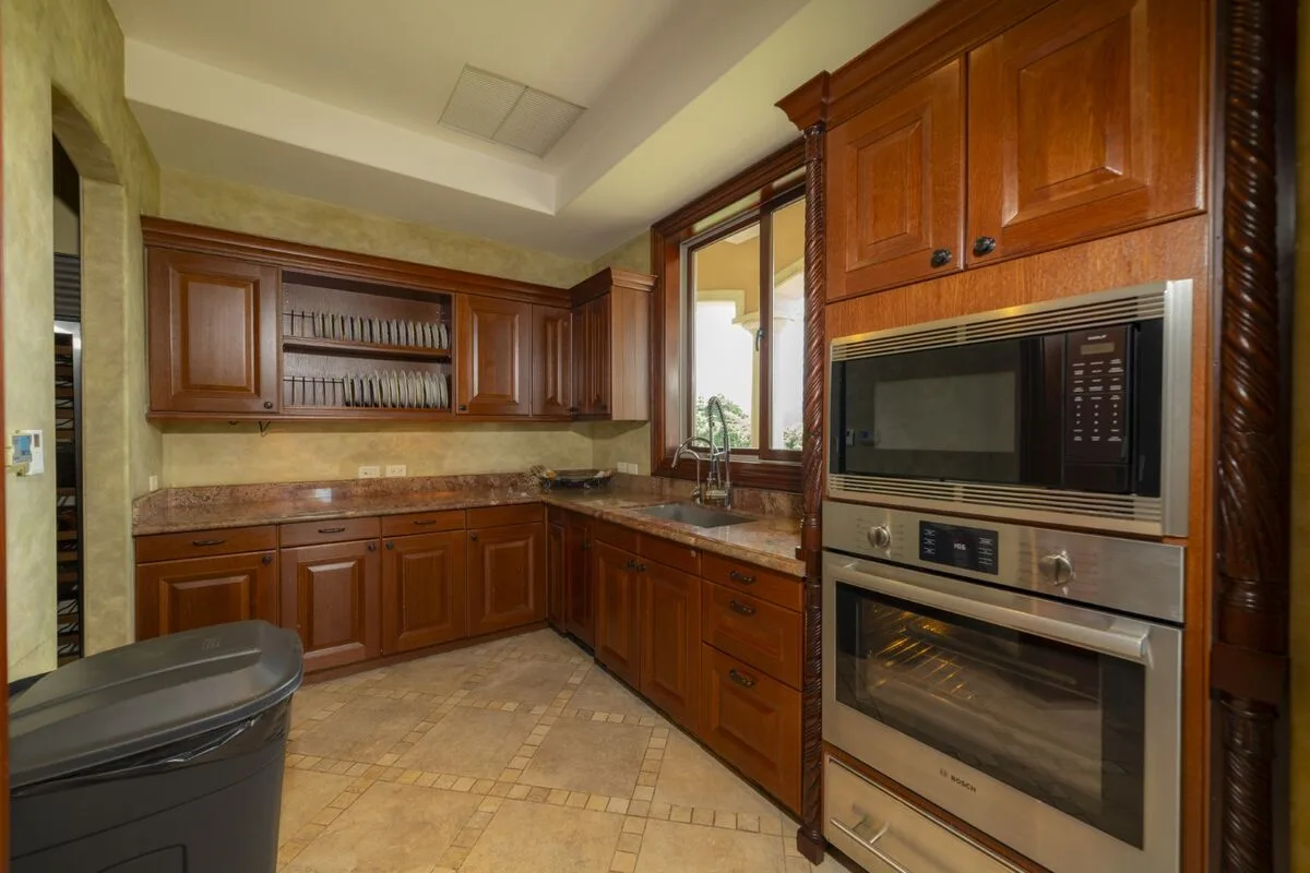 JA-44 — 10-Bedroom Villa in Los Sueños