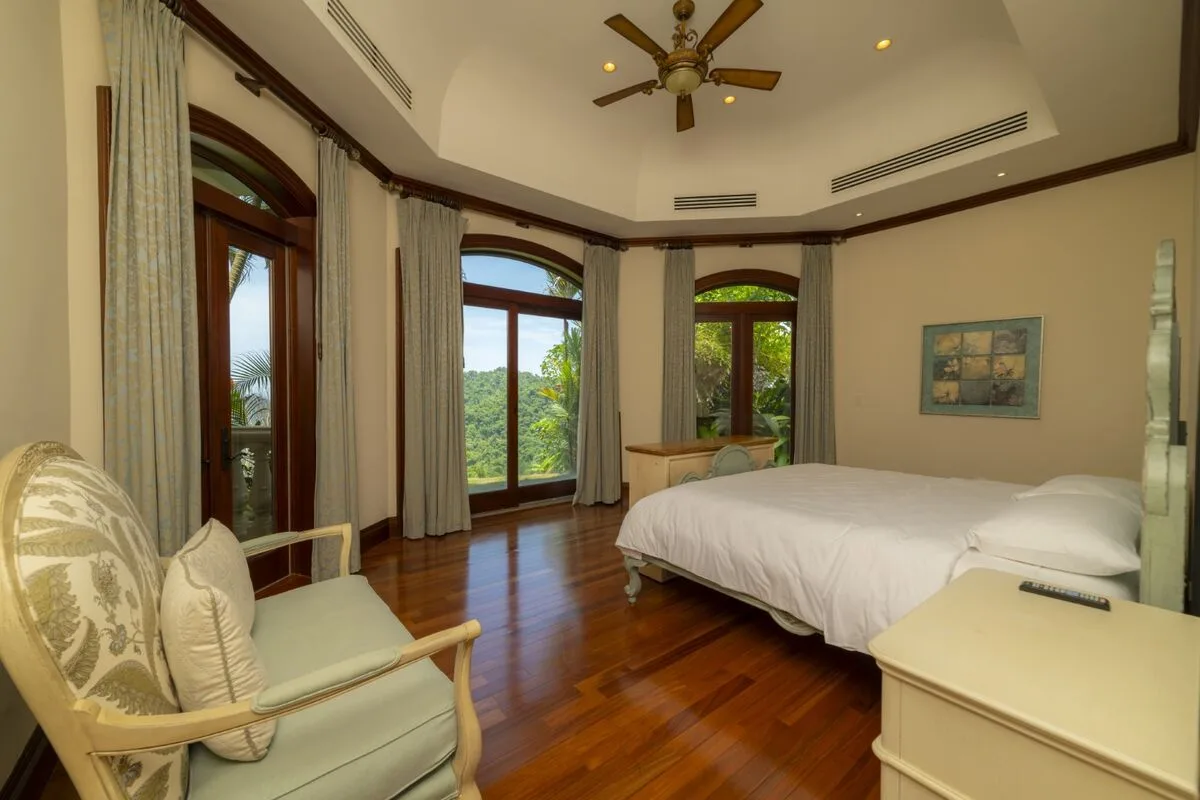 JA-44 — 10-Bedroom Villa in Los Sueños