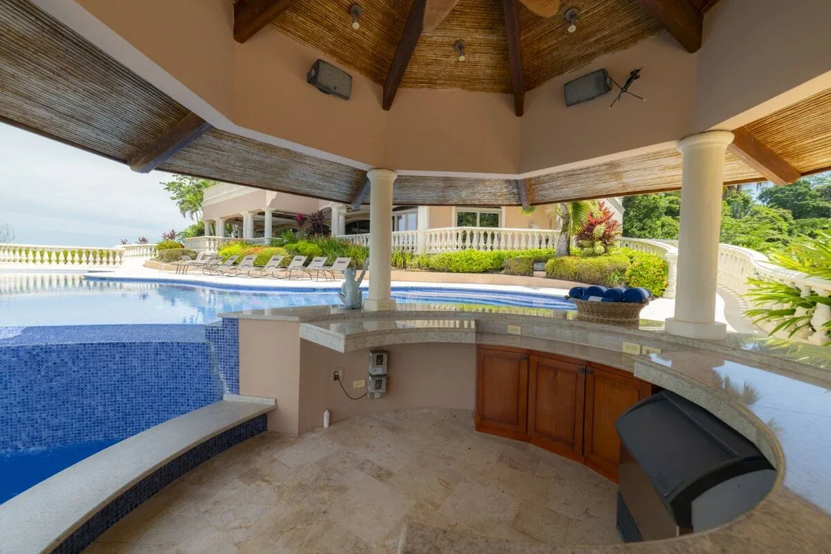 JA-44 — 10-Bedroom Villa in Los Sueños