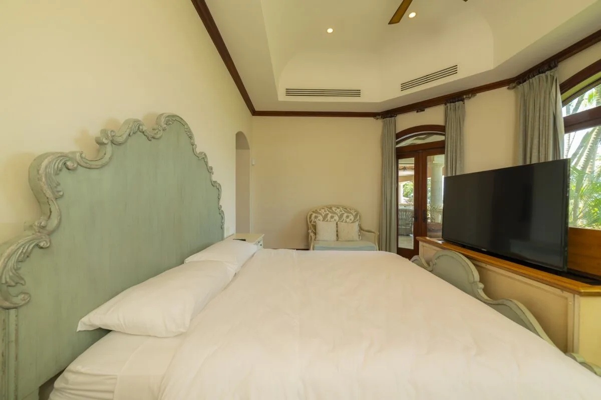 JA-44 — 10-Bedroom Villa in Los Sueños