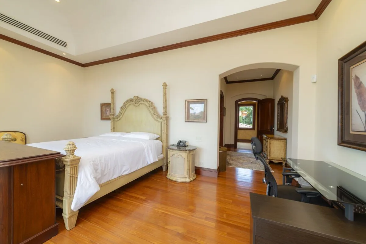 JA-44 — 10-Bedroom Villa in Los Sueños