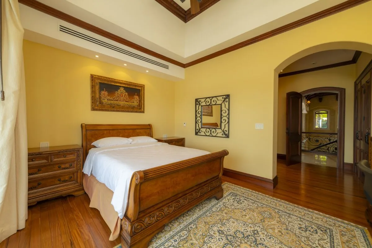 JA-44 — 10-Bedroom Villa in Los Sueños