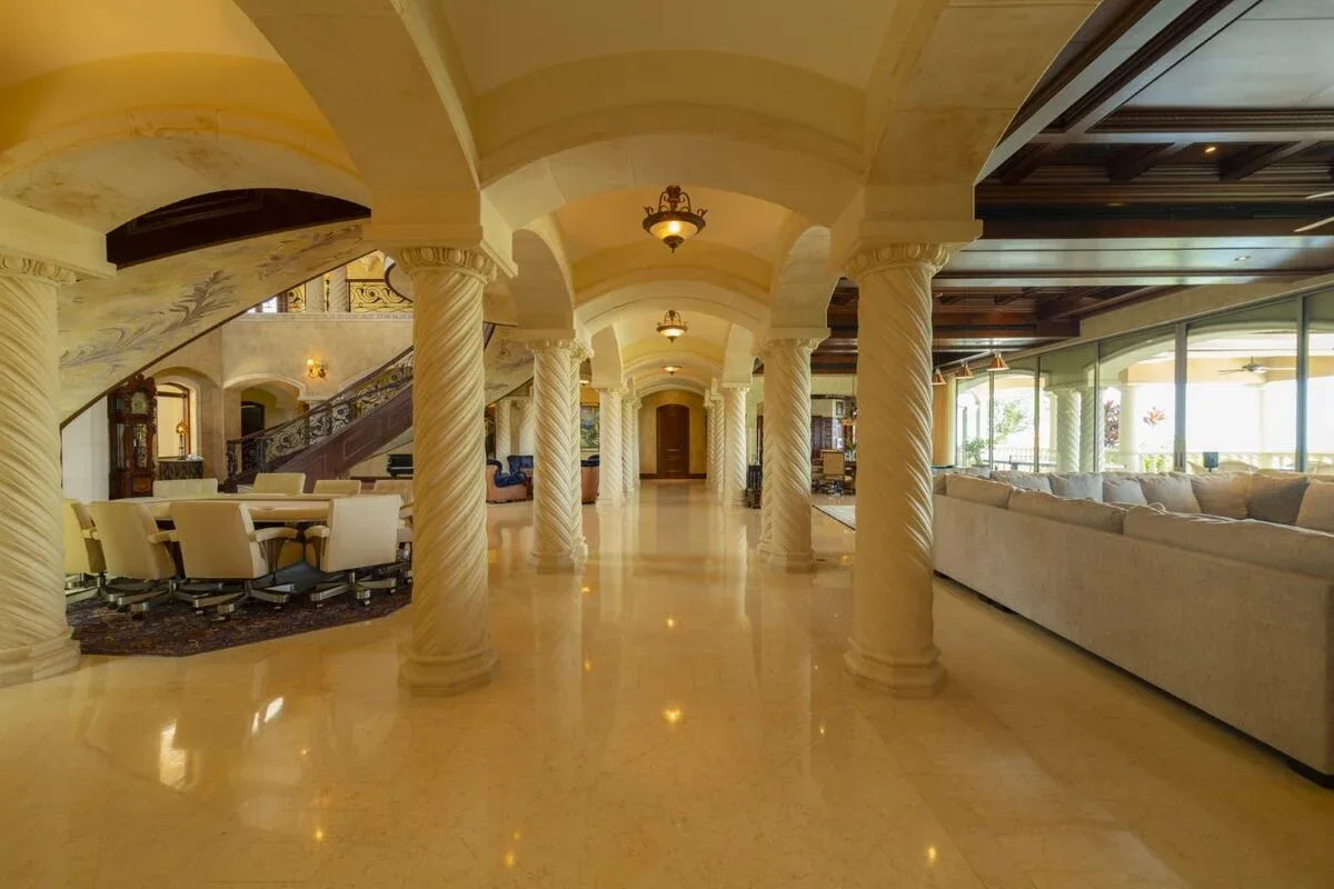 JA-44 — 10-Bedroom Villa in Los Sueños